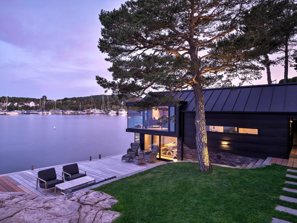 Fruens allé, Kristiansand, Norge: Schüco skydedør, Reynaers CW 50, Slimline 38 og pivotdør