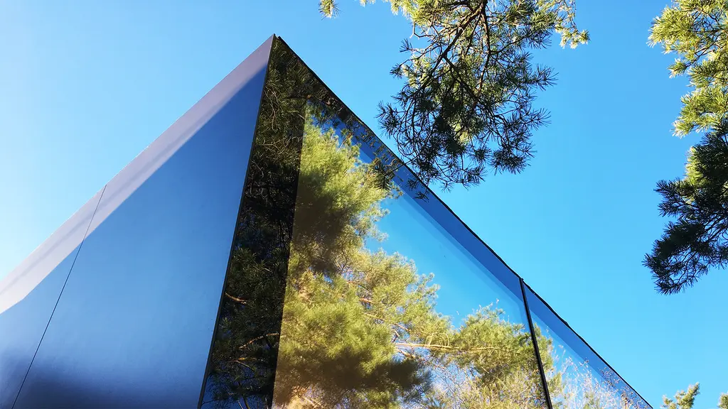 L15, Lillesand, Norge: Reynaers Hi-Finity og CW 50 med step glass