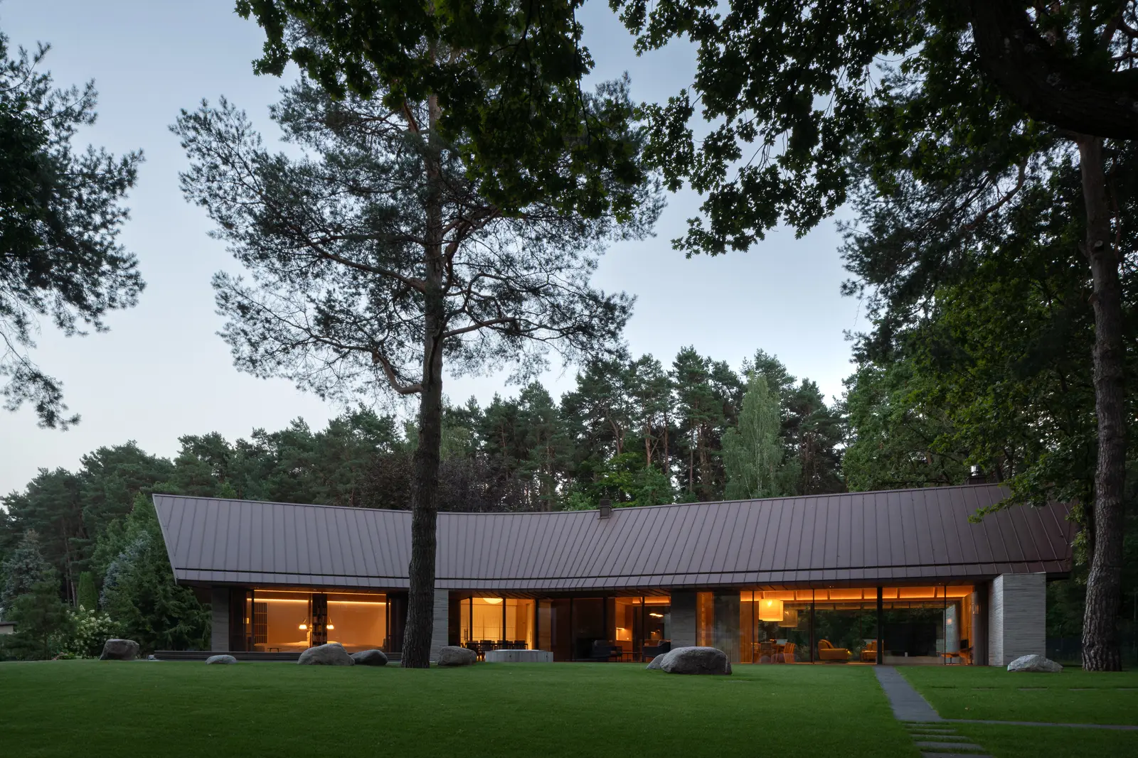 Pamiškio Namas, Kaunas, Litauen — Schüco ASS 77 Panorama Design og sømløst fasadesystem (bilde 7 av 9)
