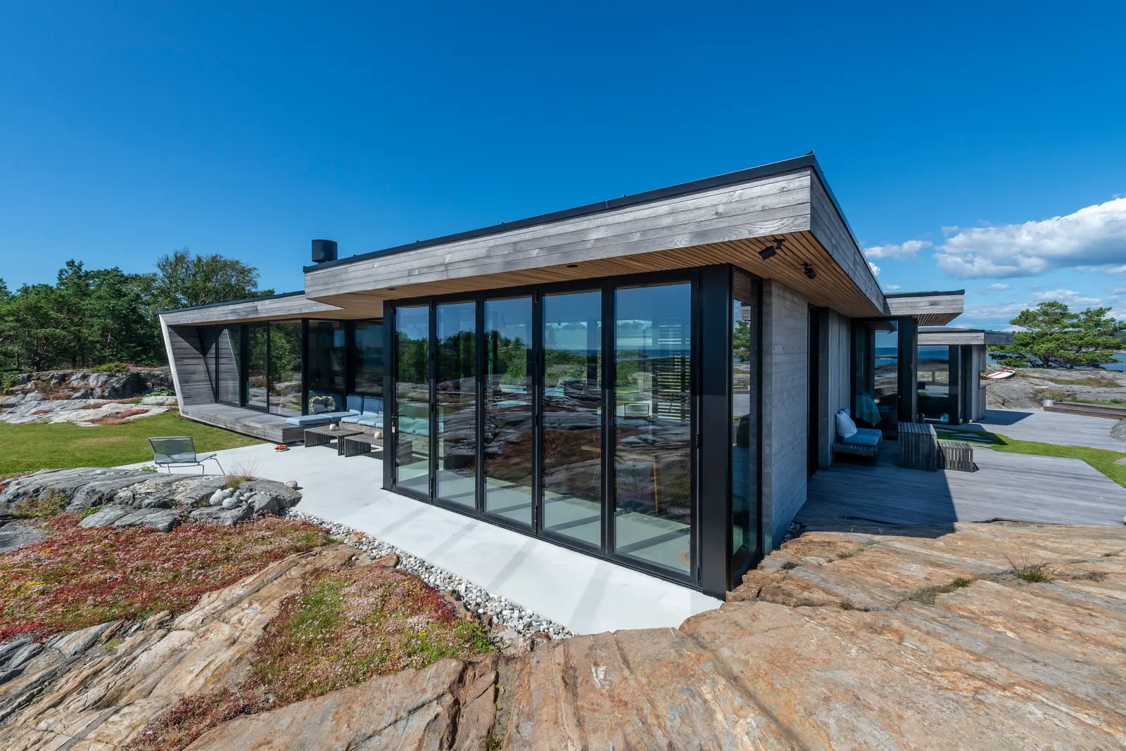 Placebo, Risør, Norge — Reynaers CF 68 foldedører, CW 50 fasade og Slimline 38 vinduer (billede 3 af 8)