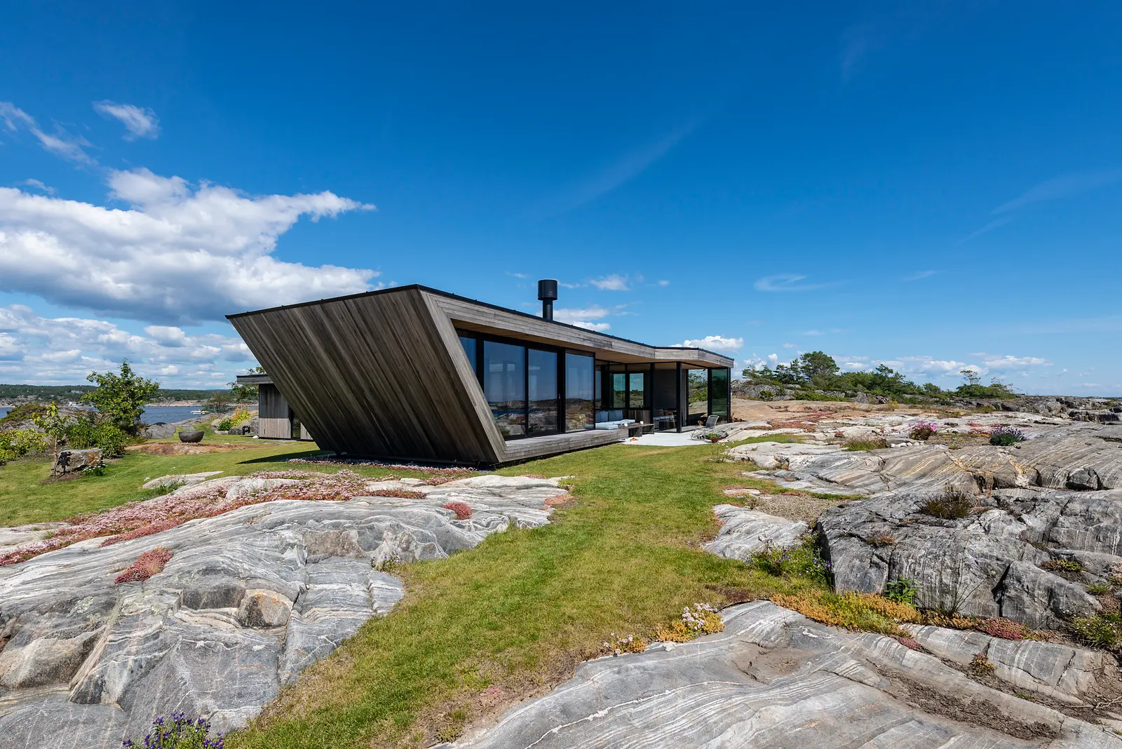 Placebo, Risør, Norge — Reynaers CF 68 foldedører, CW 50 fasade og Slimline 38 vinduer