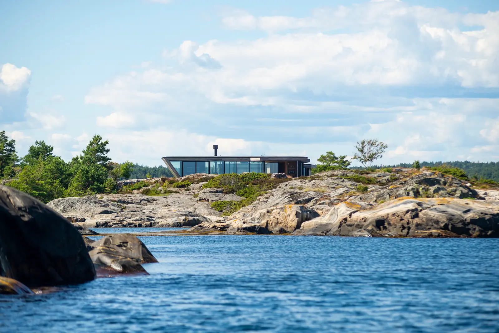 Placebo, Risør, Norge — Reynaers CF 68 foldedører, CW 50 fasade og Slimline 38 vinduer (billede 1 af 8)